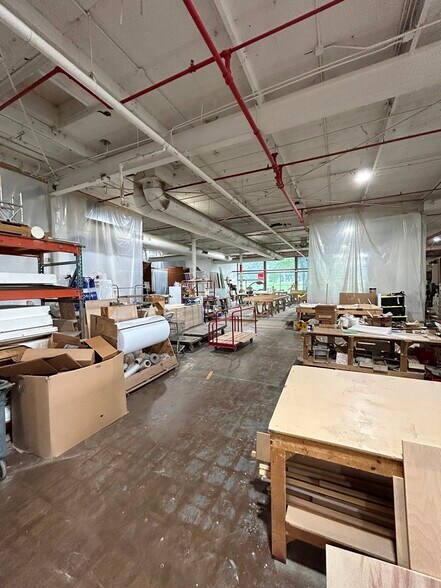 More Photos Of 4242 W Bryn Mawr Ave, Chicago Manufacturing For Lease