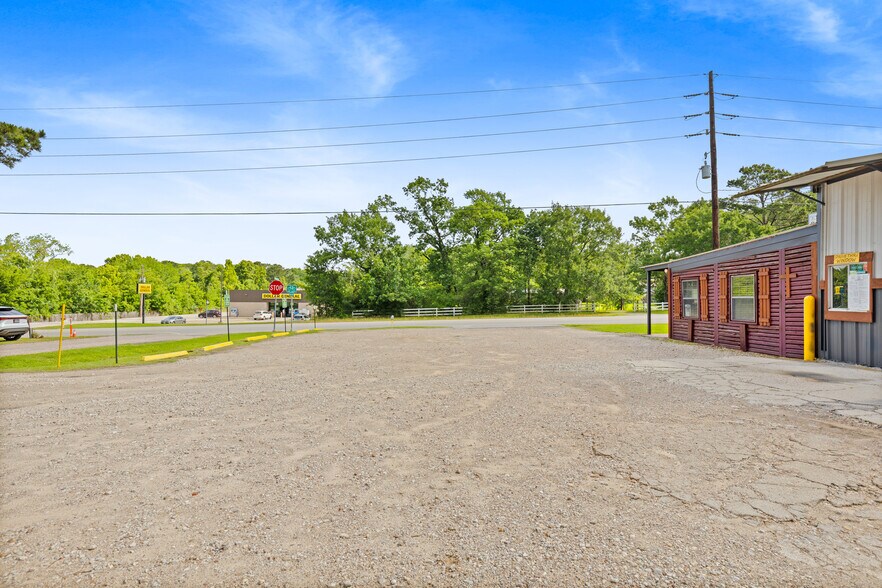 More Photos Of 12097 Fm 830 Rd, Willis Freestanding For Sale