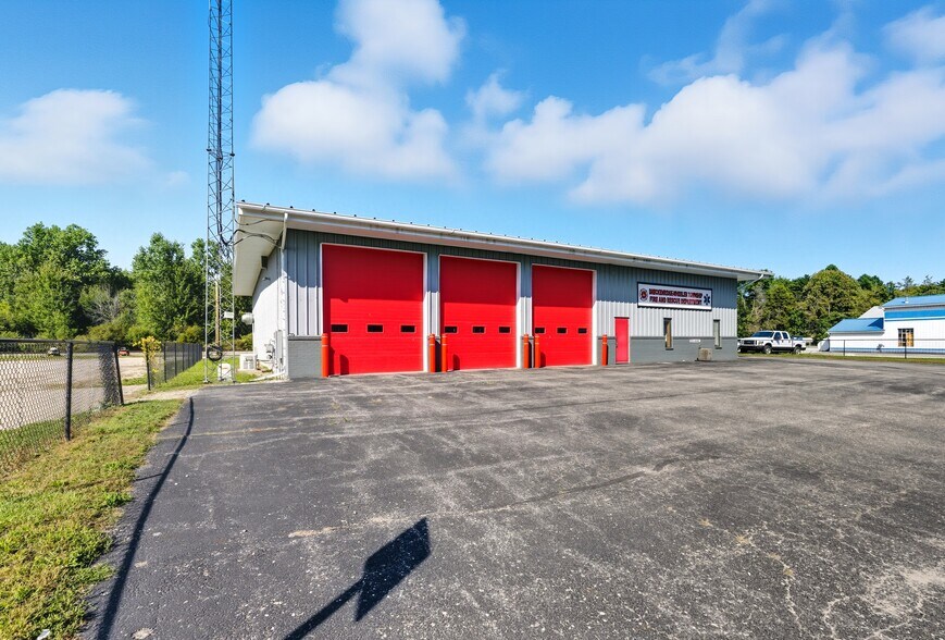 More Photos Of 513 E Saginaw St, Breckenridge Warehouse For Lease