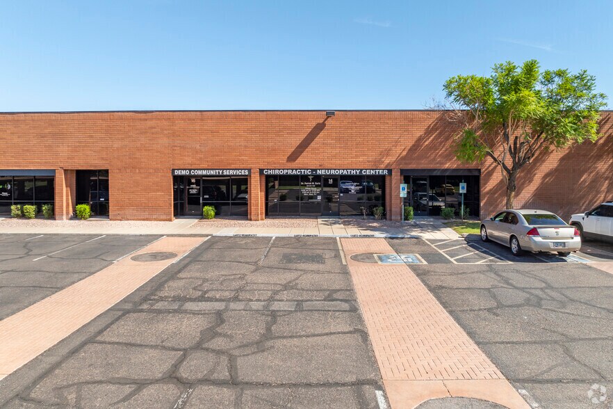 More Photos Of 2150 S Country Club Dr, Mesa Office For Lease