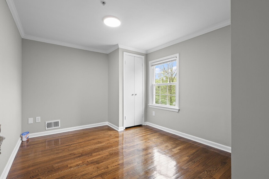 More Photos Of 9725 Lookout Pl, Gaithersburg Healthcare For Sale