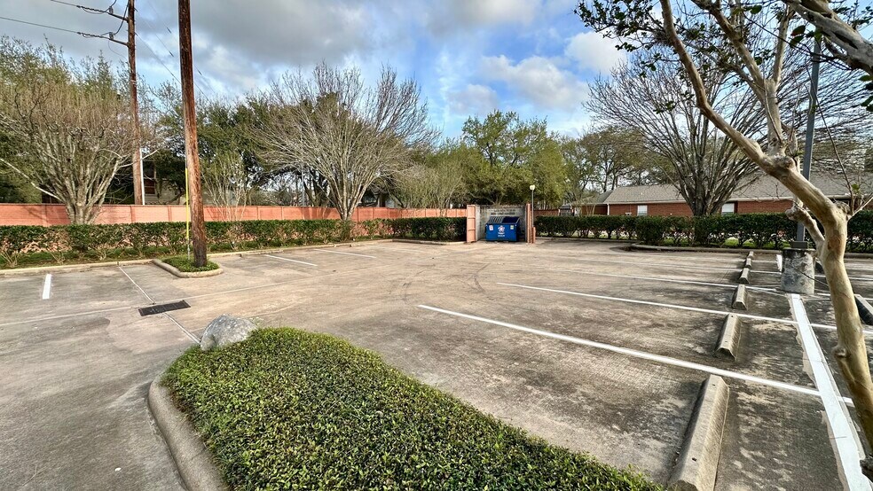 More Photos Of 3030 Edgewater Blvd, Sugar Land Medical For Sale