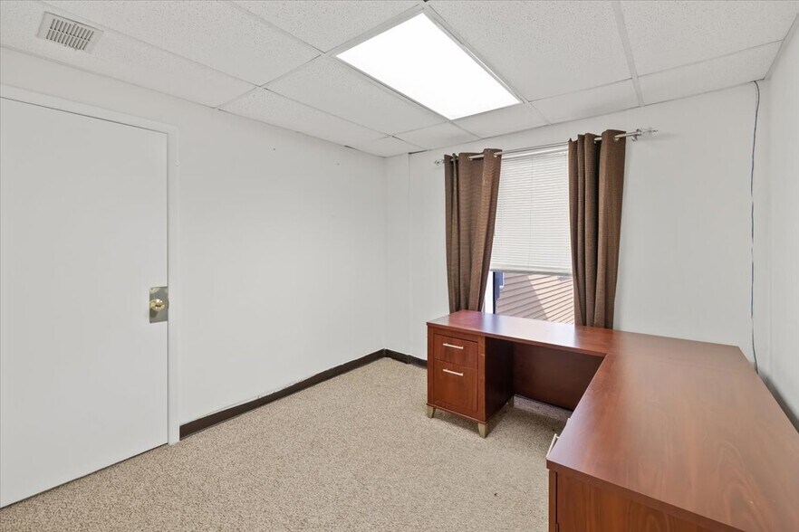 More Photos Of 24 Wyckoff Ave, Waldwick Medical For Sale