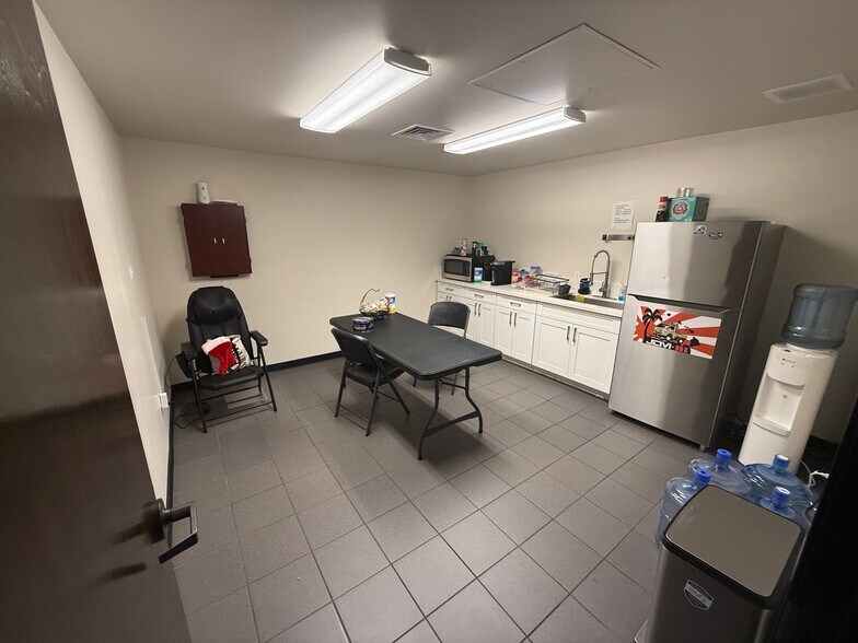 More Photos Of 1314 N King St, Honolulu Restaurant For Lease