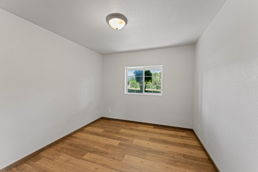More Photos Of 5333 Rogue River Hwy, Gold Hill Multifamily For Sale