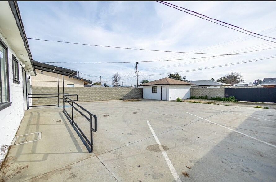 More Photos Of 3917 Stockdale Hwy, Bakersfield Medical For Sale