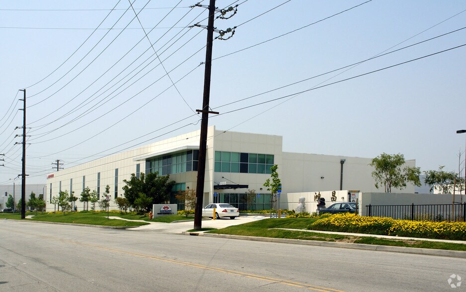 More Photos Of 13109 Los Nietos Rd, Santa Fe Springs Manufacturing For Lease
