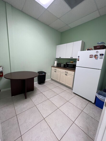 More Photos Of 880 Jupiter Park Dr, Jupiter Light Manufacturing For Sale