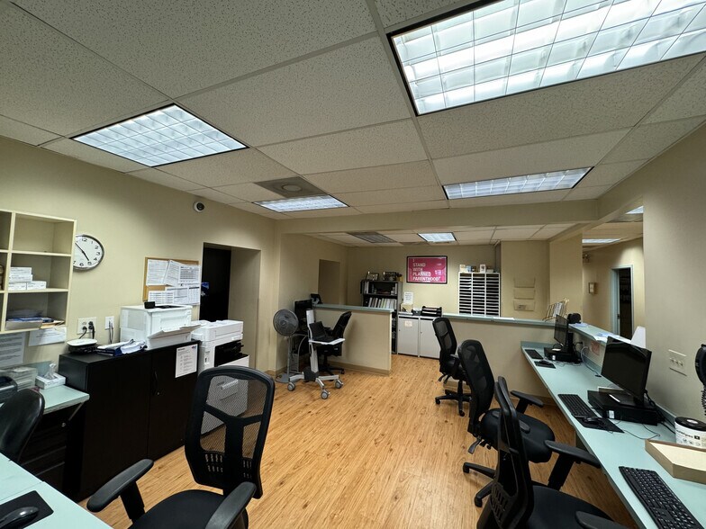 More Photos Of 1152 N Milwaukee Ave, Chicago Storefront Retail Office For Lease