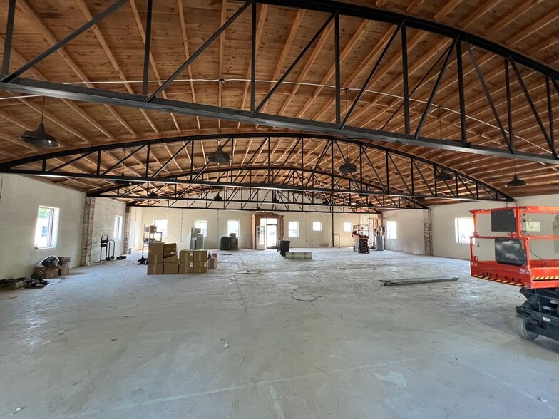 More Photos Of 111 Nashville Hwy N, Columbia Freestanding For Sale