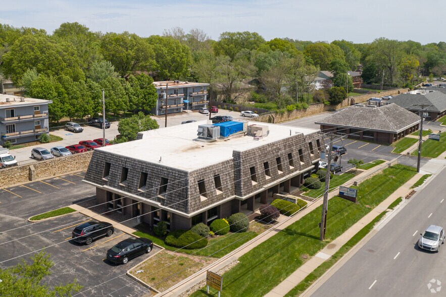 More Photos Of 6600 W 95th St, Overland Park Office For Lease
