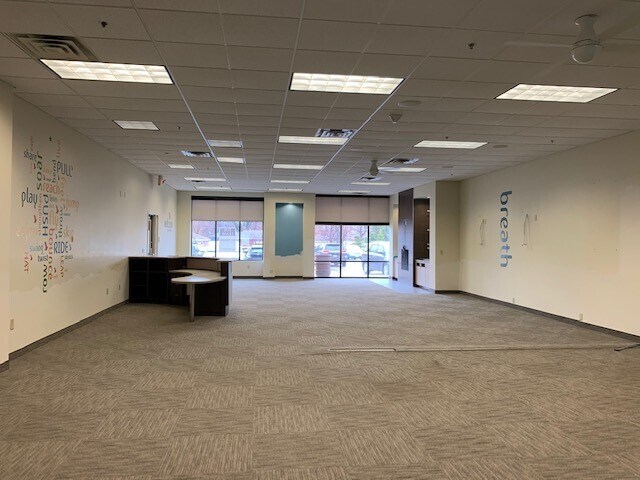 More Photos Of 3800 W Old Shakopee Rd, Bloomington Unknown For Lease