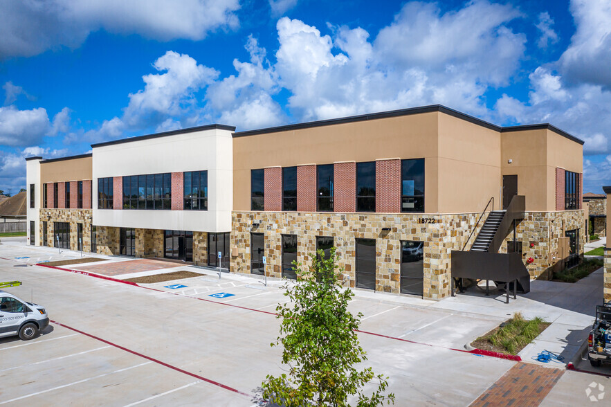 Primary Photo Of 18722 University Blvd, Sugar Land Office For Lease