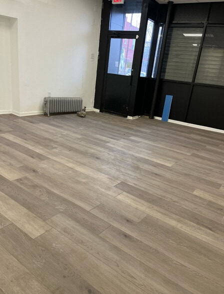 More Photos Of 402-404 Hawthorne Ave, Newark Storefront Retail Residential For Lease