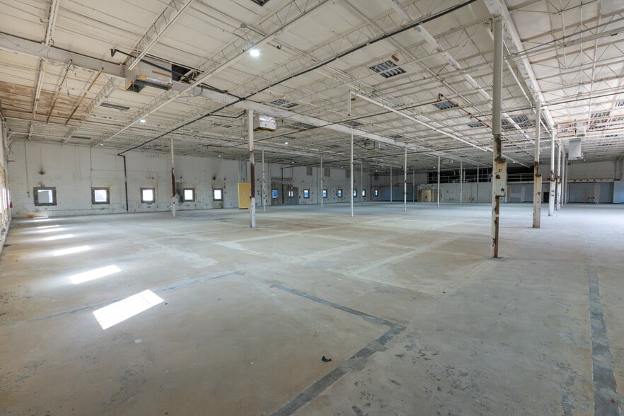 More Photos Of 2140 W Washington St, Orlando Distribution For Lease