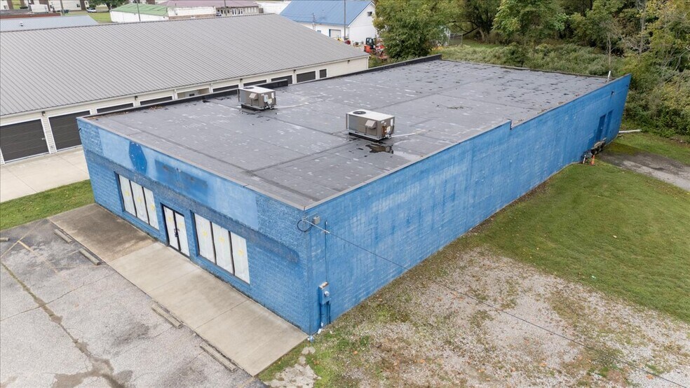 More Photos Of 516 Washington St, Ravenswood Freestanding For Lease