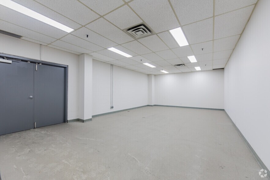 More Photos Of 8069 Lawson Rd, Milton Manufacturing For Lease