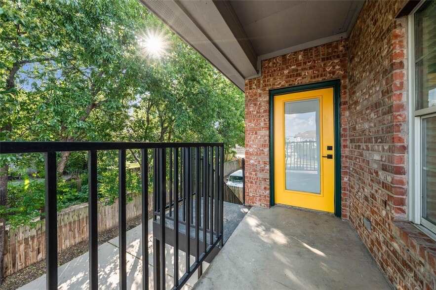 More Photos Of 1911 S 11th St, Waco Apartments For Sale