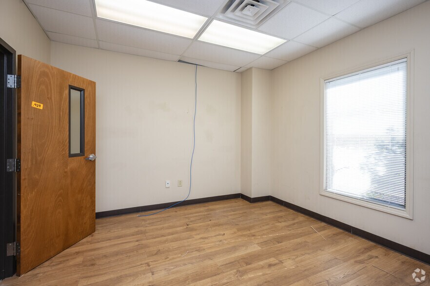 More Photos Of 211 Pine Rd, Easley Warehouse For Sale