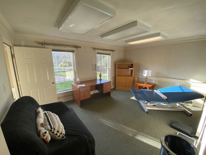 More Photos Of 360 State Route 101, Bedford Medical For Sale