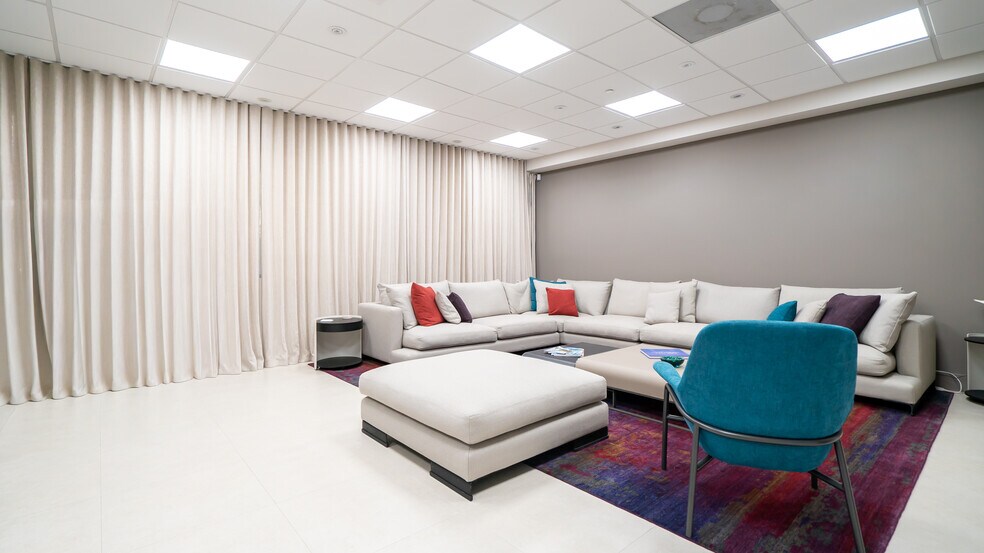 More Photos Of 300-320 NE 60th St, Miami Warehouse For Sale