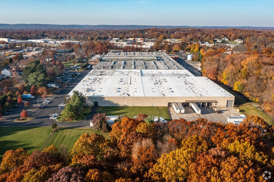 More Photos Of 3775 Park Ave, Edison Warehouse For Lease