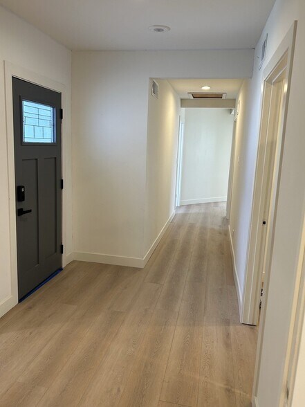 More Photos Of 22157 Clarendon St, Woodland Hills Office Residential For Sale