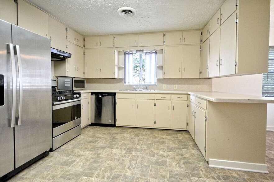 More Photos Of 268 E Mill St, New Braunfels Medical For Lease