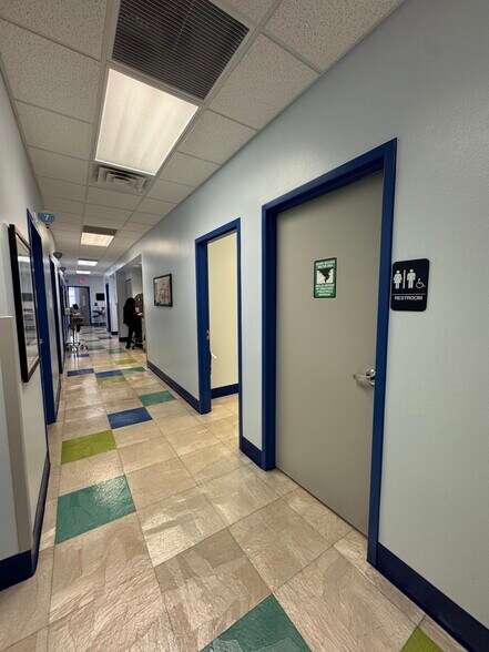 More Photos Of 3131 S Center St, Arlington Medical For Lease