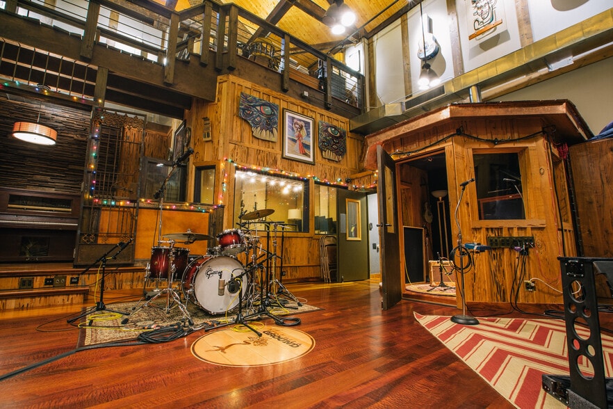 More Photos Of 114-116 17th Ave S, Nashville Office For Sale