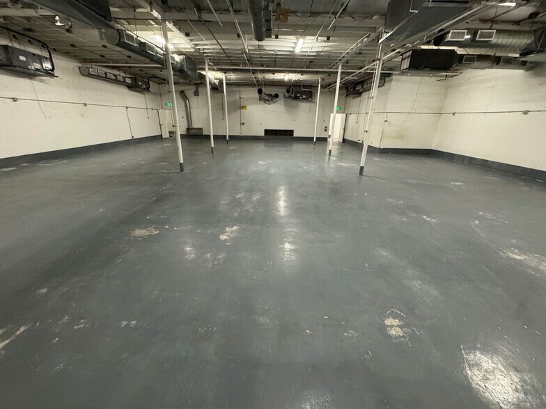 More Photos Of 3535 N Anza Rd, Palm Springs Warehouse For Lease