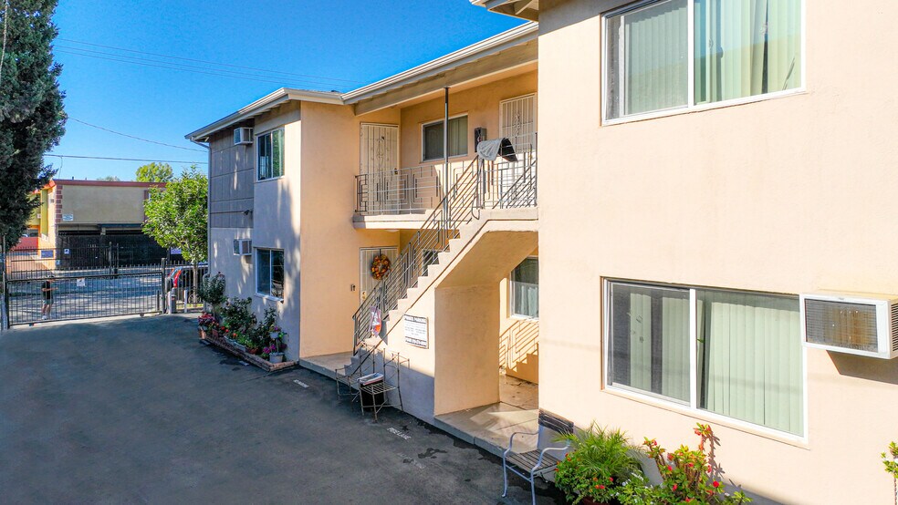 More Photos Of 6934 Hinds Ave, North Hollywood Apartments For Sale