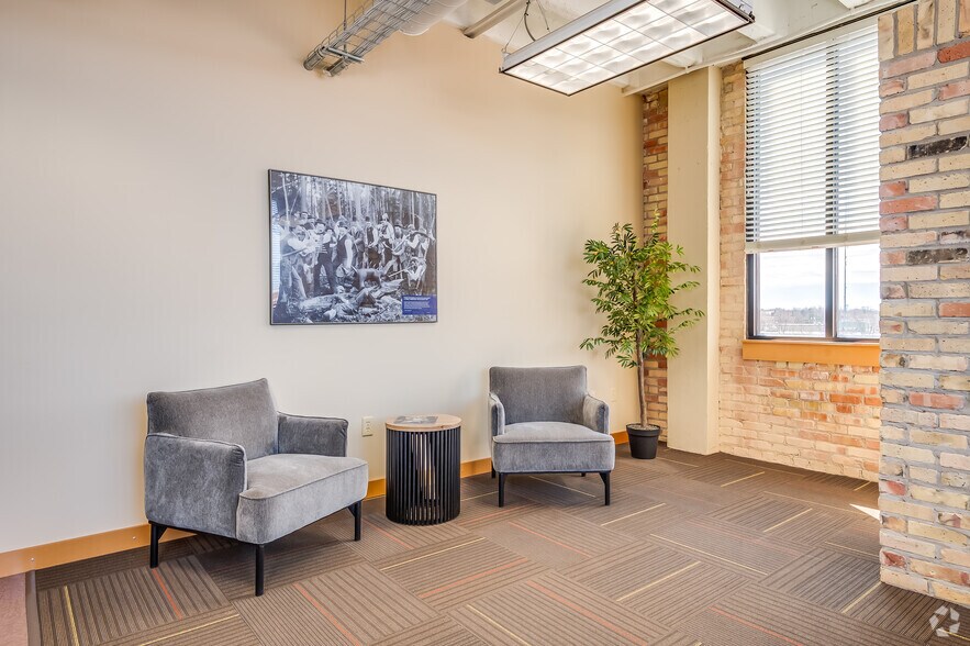 More Photos Of 118 S Adams St, Green Bay Coworking Space