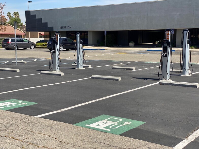 More Photos Of 1310 E Shaw Ave, Fresno Unknown For Lease