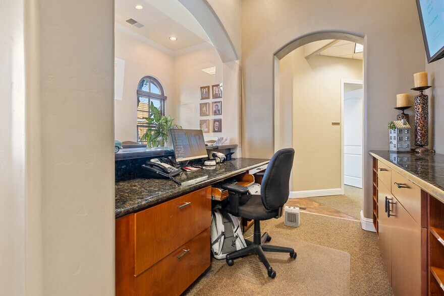 More Photos Of 829 San Benito St, Hollister Office For Sale