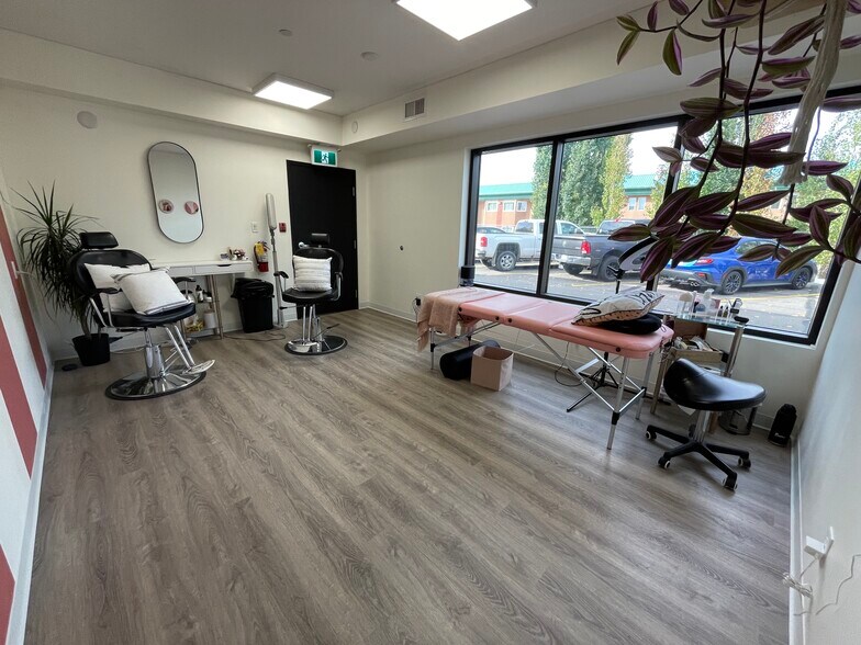 More Photos Of 2810 Bremner Ave, Red Deer Storefront For Sale