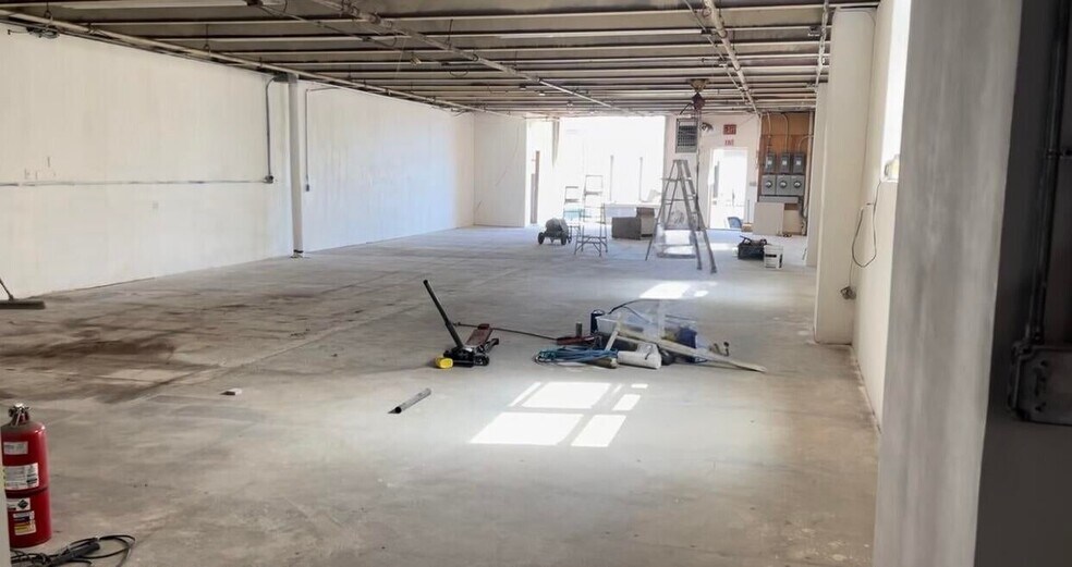 More Photos Of 112 Industrial Loop, Staten Island Warehouse For Lease