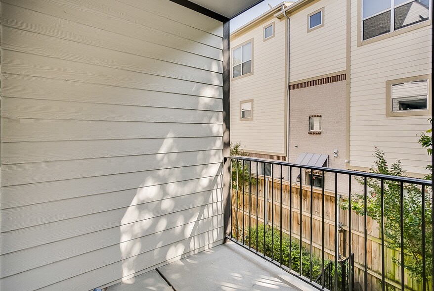 More Photos Of 4950 Cedar Springs Rd, Dallas Apartments For Sale