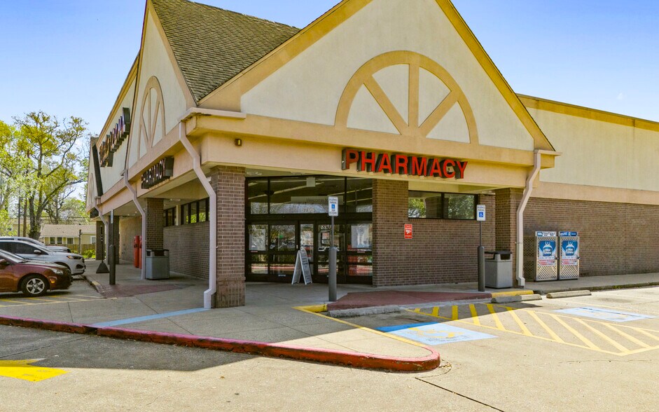 More Photos Of 6795 Calder Ave, Beaumont Drugstore For Sale