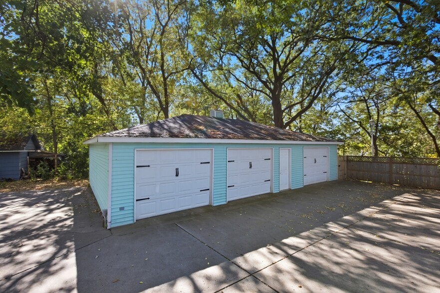 More Photos Of 1625 3rd Ave, Anoka Hospitality For Sale