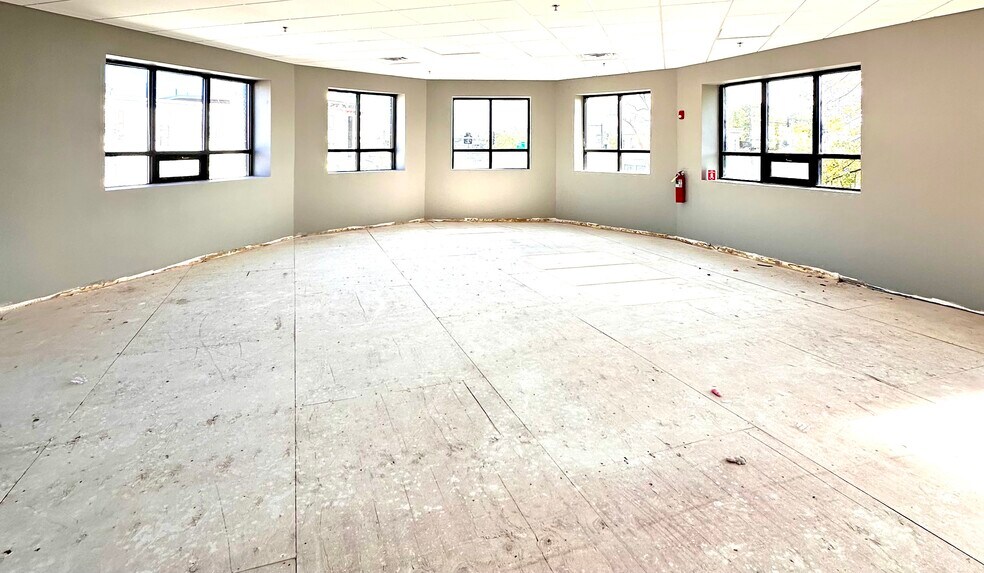 More Photos Of 975-977 Saratoga St, Boston Storefront Retail Office For Lease