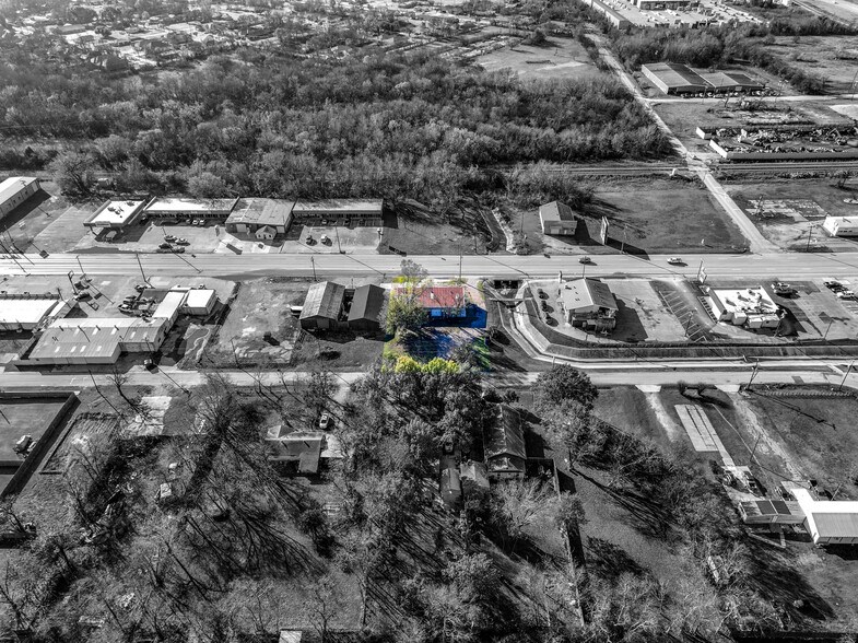 More Photos Of 719 E Moore Ave, Terrell Warehouse For Sale