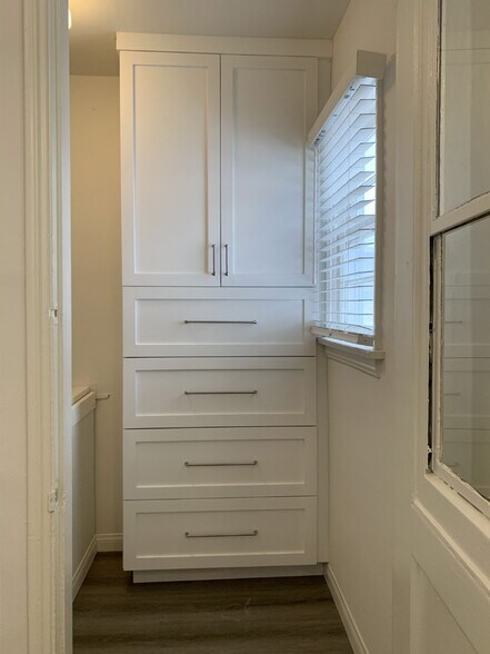 More Photos Of 1042 S Bedford St, Los Angeles Apartments For Sale