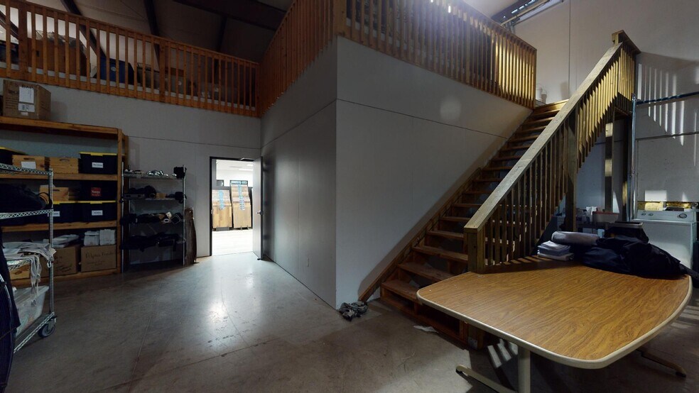 More Photos Of 3827 Promontory Point Dr, Austin Flex For Lease