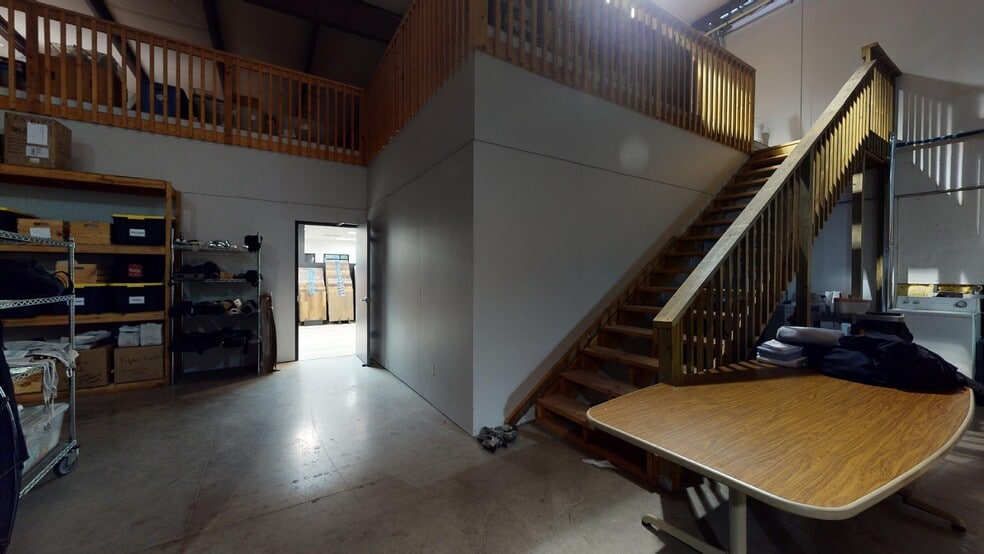 More Photos Of 3827 Promontory Point Dr, Austin Showroom For Sale