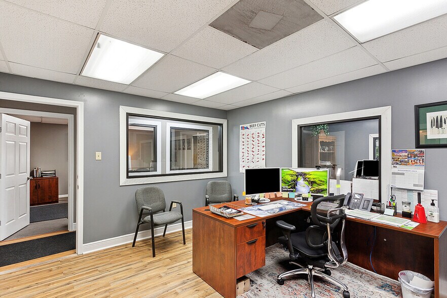 More Photos Of 234 Harbor Cir, New Orleans Warehouse For Sale