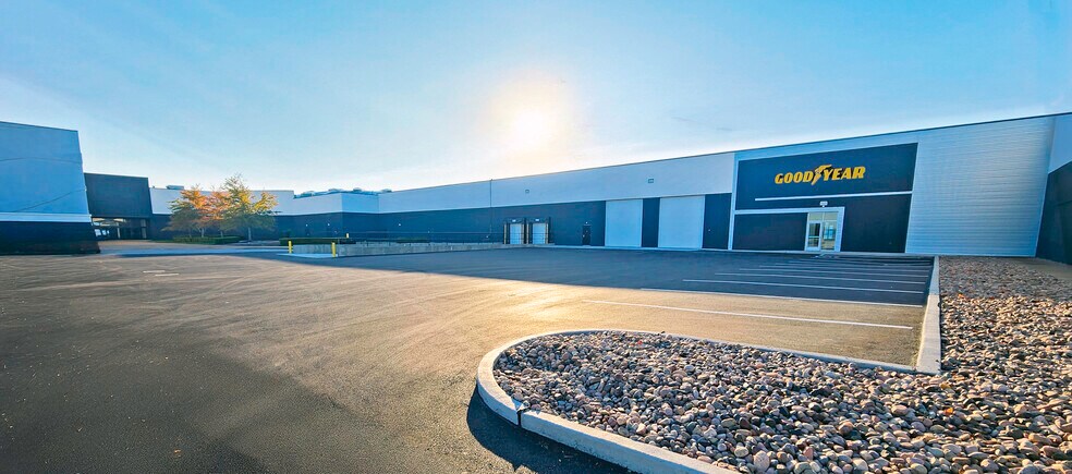 More Photos Of 5555 Saint Louis Mills Blvd, Hazelwood Warehouse For Lease