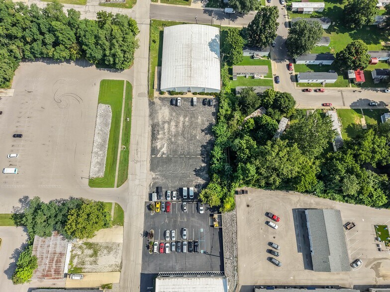 More Photos Of 1430 Willis Dr, Bloomington Warehouse For Sale
