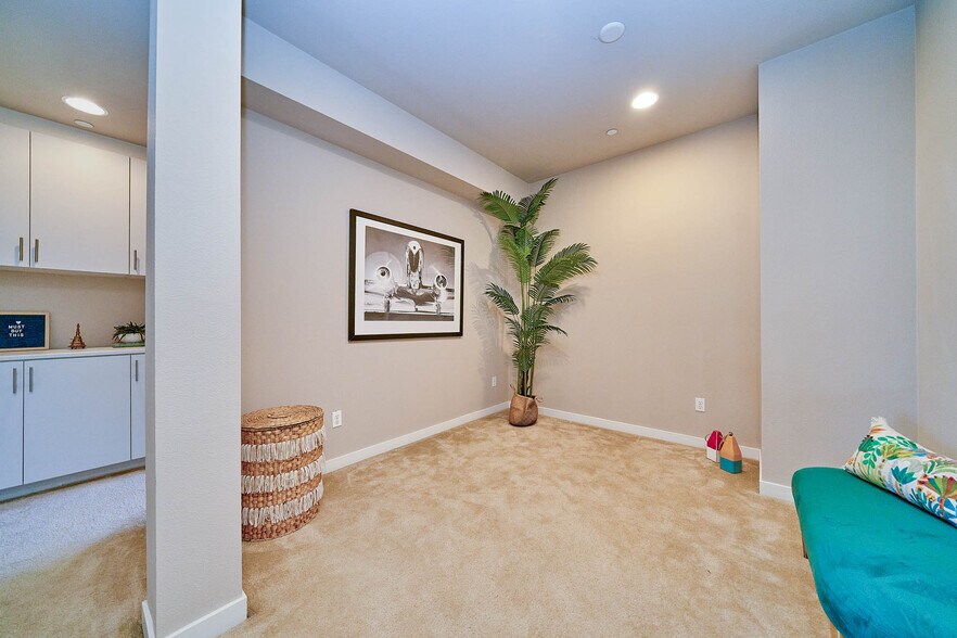 More Photos Of 801 S Anaheim Blvd, Anaheim General Retail For Sale