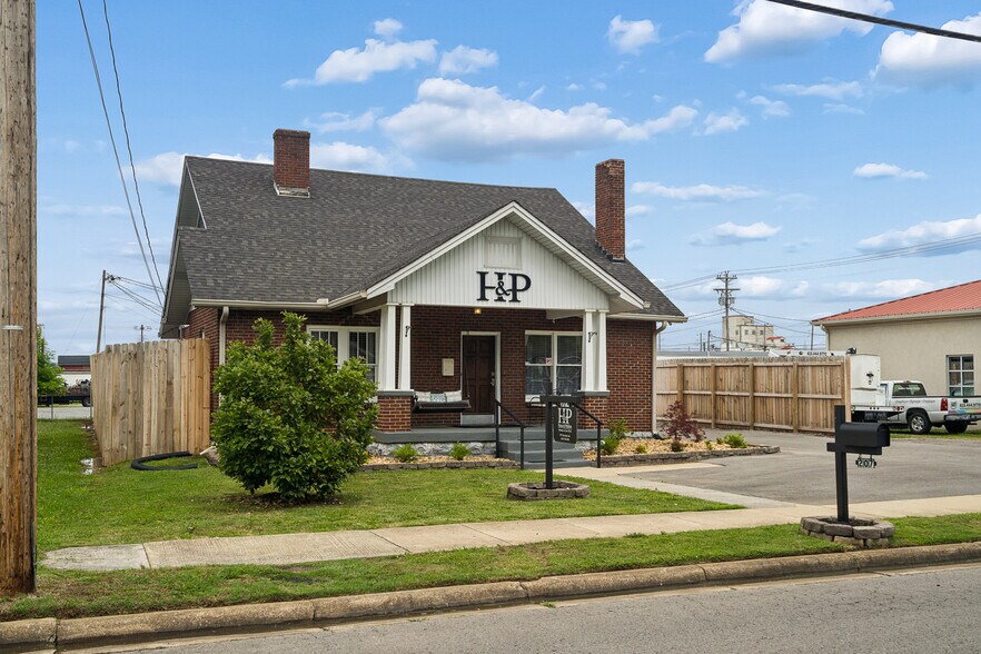 More Photos Of 207 University Ave, Lebanon Office For Sale